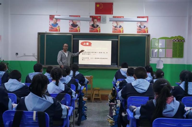 治多教師用堅(jiān)守精神扎根基層，點(diǎn)亮教育的希望明燈
