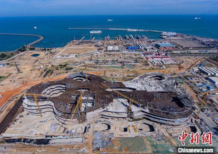 圖為5月19日，航拍海口國際免稅城項目建設(shè)現(xiàn)場。(無人機照片) <a target='_blank' href='http://www.chinanews.com/'>中新社</a>記者 駱云飛 攝