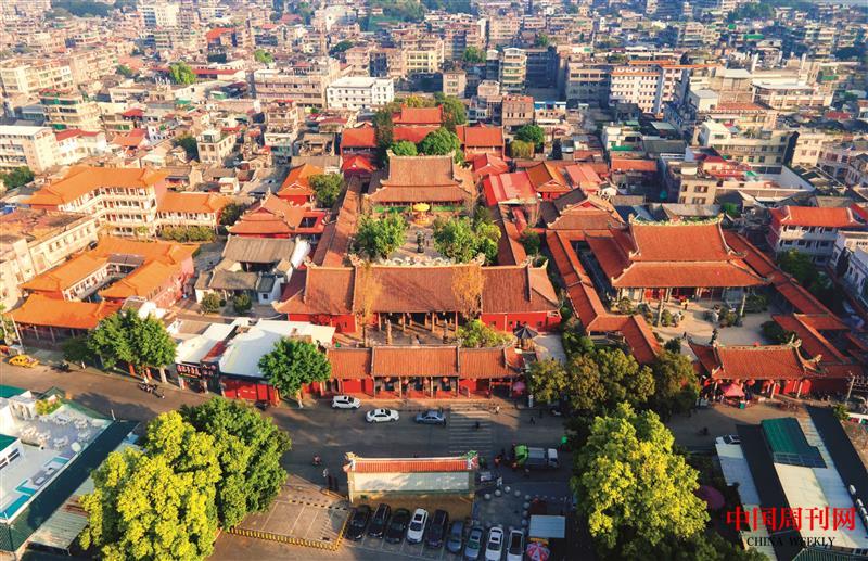 攝圖網_502353965_潮州古城開元寺航拍（企業(yè)商用）.jpg