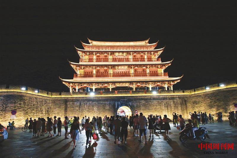 攝圖網_501644315_潮州廣濟城樓夜景（企業(yè)商用）.jpg
